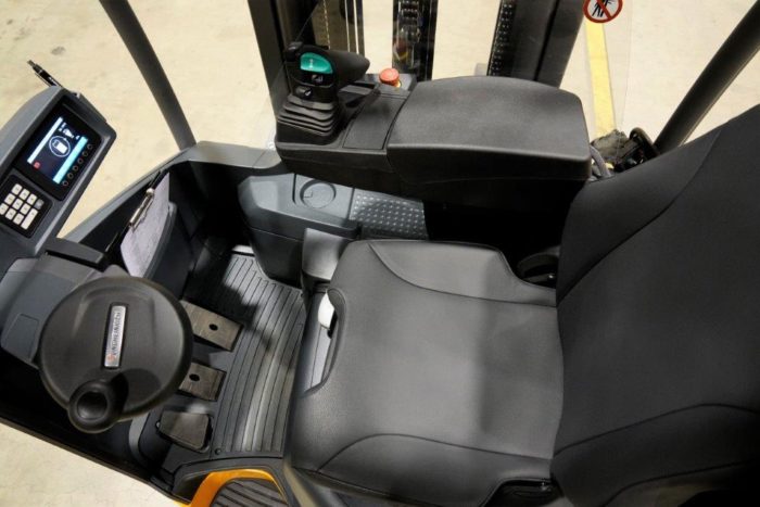 Jungheinrich SUSPENSION FORKLIFT SEAT WITH SAFETY SWITCH LIFT TRUCK 